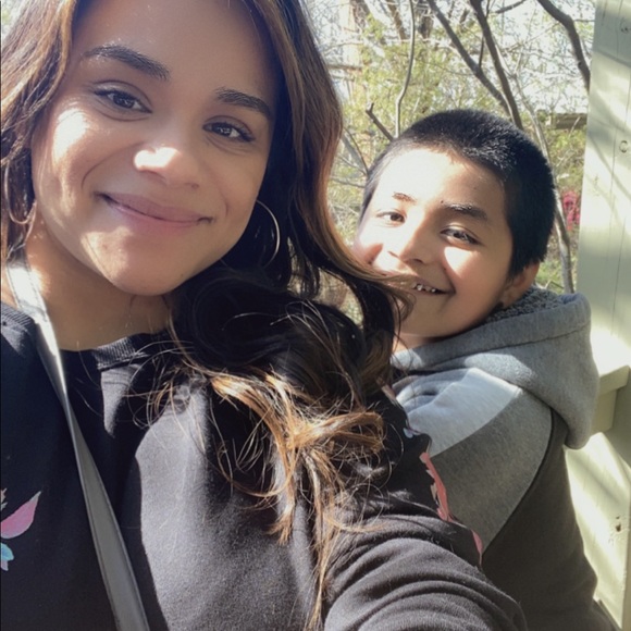 Meet Your Posher - Picture 4 of 6